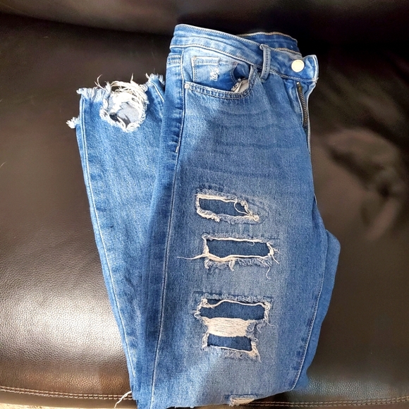 Women's Distressed Jeans - Picture 4 of 5